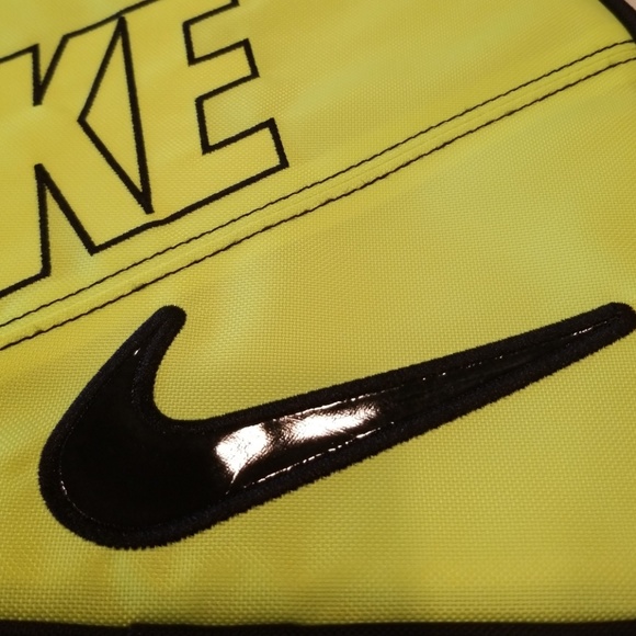 Nike Insulated Lunch Bag - Picture 5 of 8